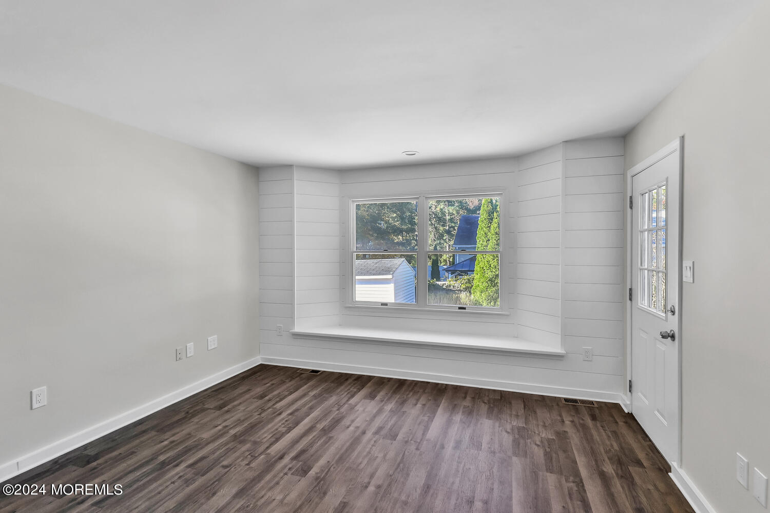 129 Lanyard Road Manahawkin, NJ 08050 - Photo 13 of 33 129 Lanyard Rd Stafford-large-041-029-1F