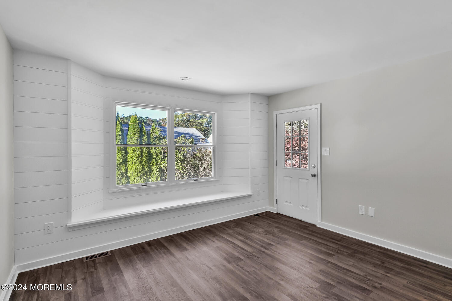 129 Lanyard Road Manahawkin, NJ 08050 - Photo 14 of 33 129 Lanyard Rd Stafford-large-009-031-1F