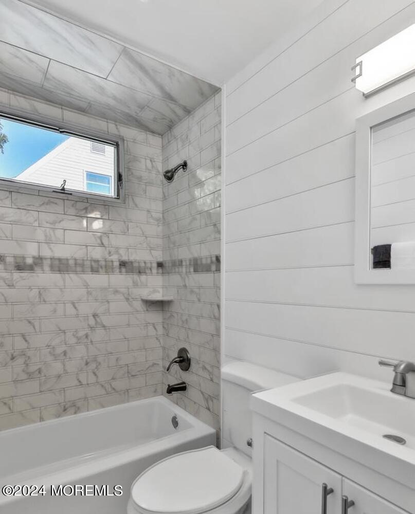 129 Lanyard Road Manahawkin, NJ 08050 - Photo 18 of 33 129 Lanyard Rd Stafford-large-015-045-gu