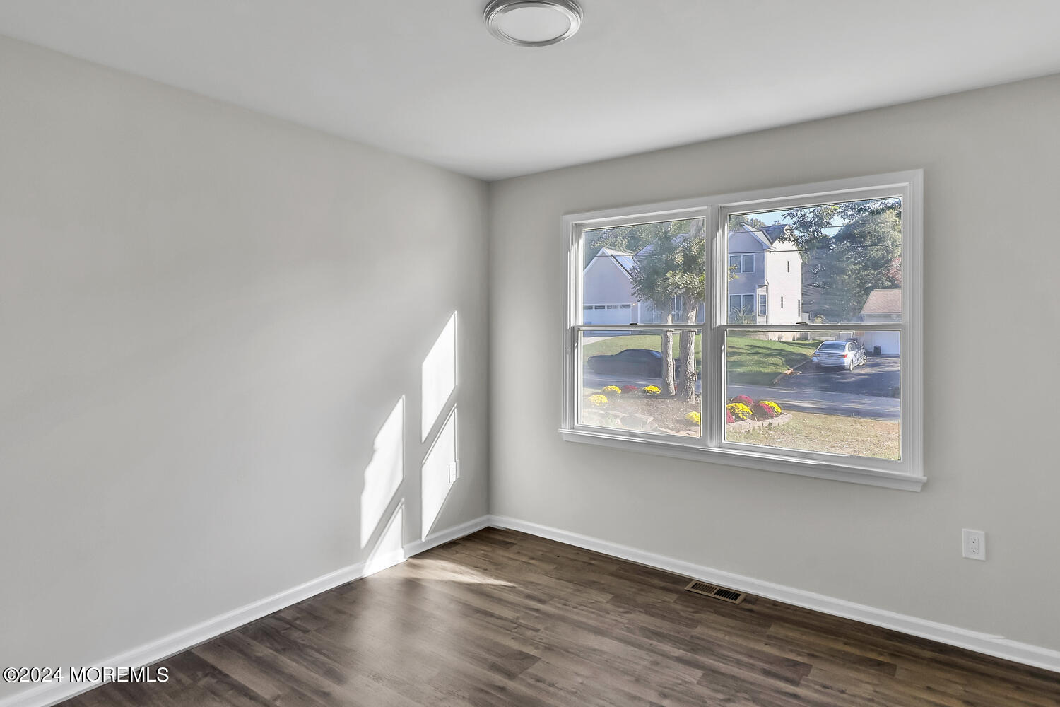 129 Lanyard Road Manahawkin, NJ 08050 - Photo 21 of 33 129 Lanyard Rd Stafford-large-018-027-1F