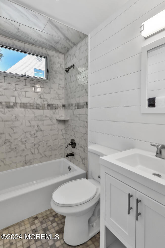 129 Lanyard Road Manahawkin, NJ 08050 - Photo 24 of 33 129 Lanyard Rd Stafford-large-046-017-1F