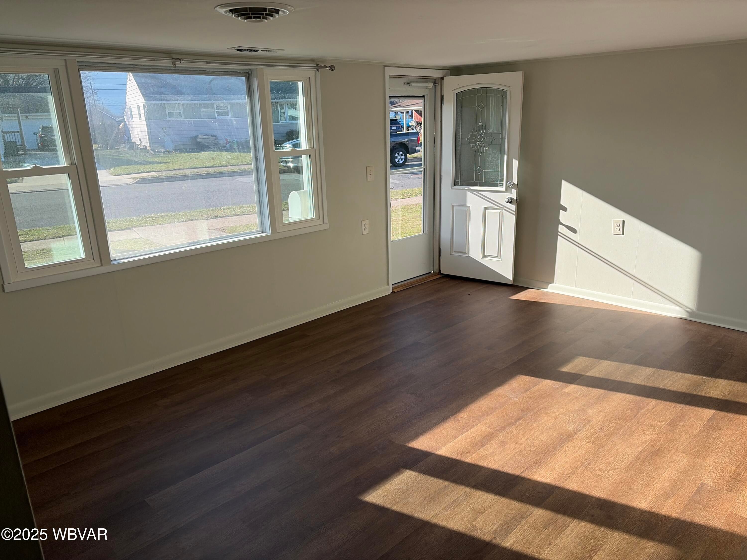 1007 Arthur Road Montoursville, PA 17754 - Photo 11 of 20 Living Room