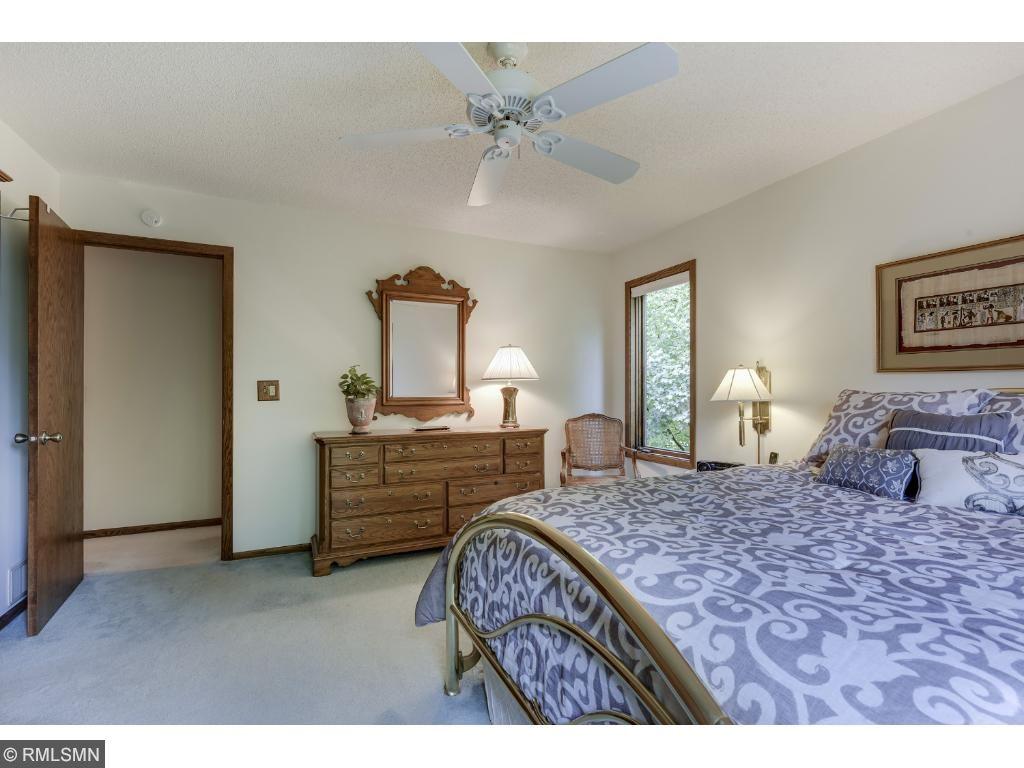8600 Lakeview Road Bloomington, MN 55438 - Photo 15 of 24 Gallery Image 15