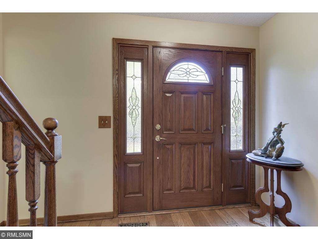8600 Lakeview Road Bloomington, MN 55438 - Photo 3 of 24 Gallery Image 3