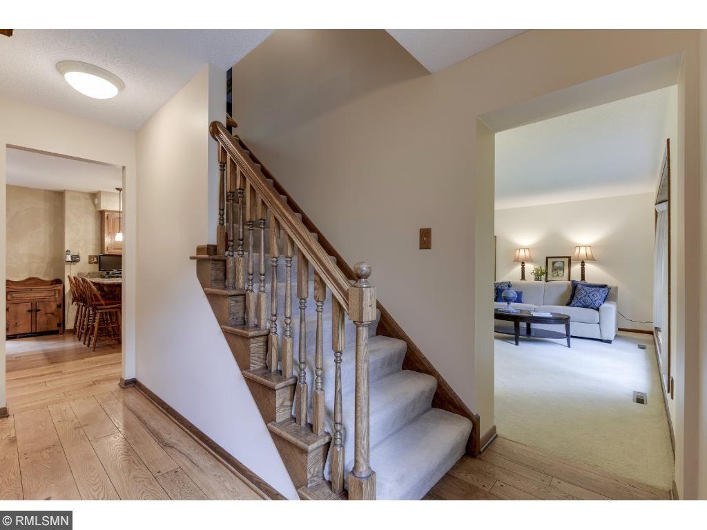 8600 Lakeview Road Bloomington, MN 55438 - Photo 4 of 24 Gallery Image 4