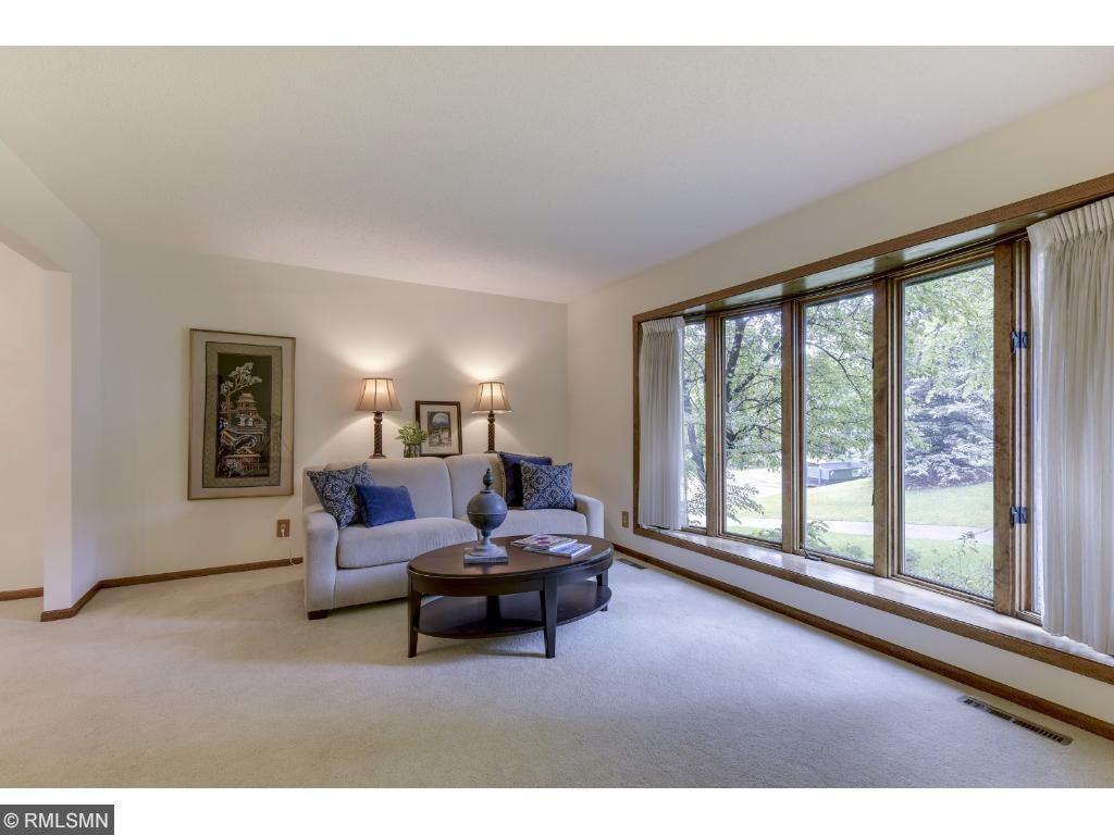 8600 Lakeview Road Bloomington, MN 55438 - Photo 5 of 24 Gallery Image 5