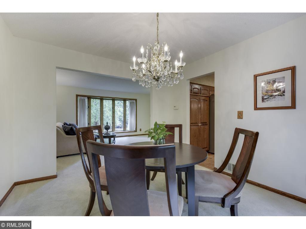 8600 Lakeview Road Bloomington, MN 55438 - Photo 9 of 24 Gallery Image 9