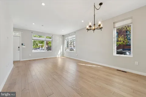 $684,900 | 120 West Oxford Street, Philadelphia, PA 19122