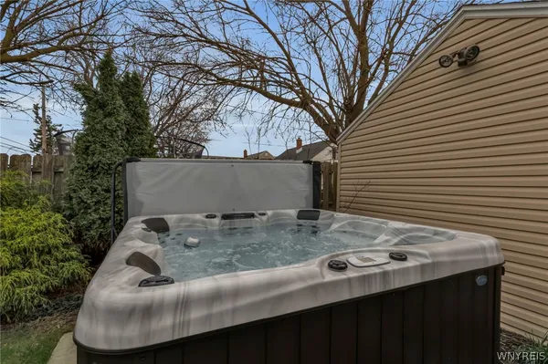 $264,900 | 241 Briarhurst Drive, Tonawanda, NY 14150