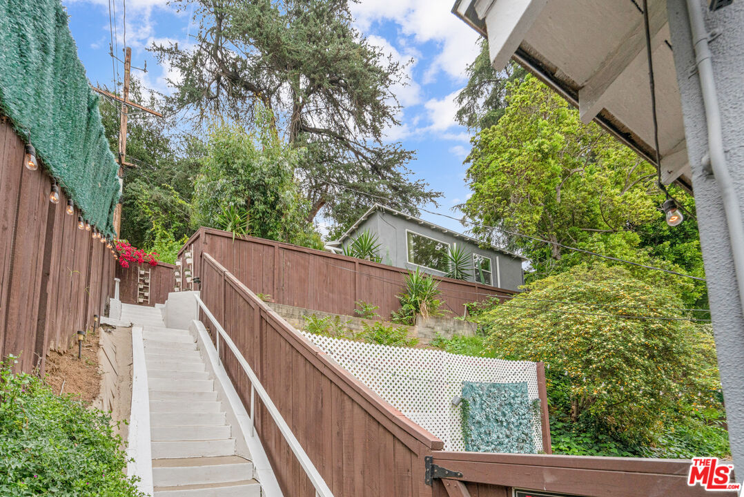 339 Mission Road, Unit A & B Glendale, CA 91205 - Photo 33 of 64