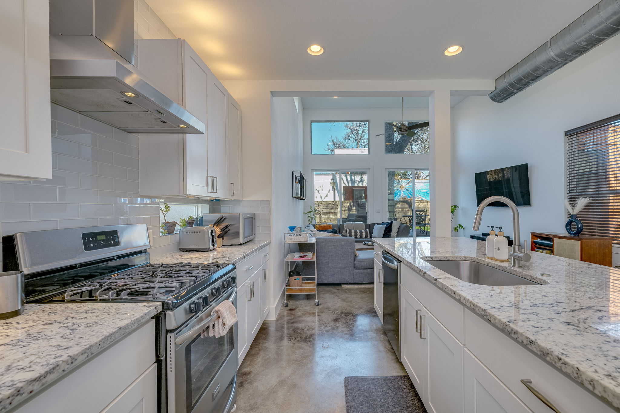 2514 East 4th Street, Unit A Austin, TX 78702 - Photo 10 of 33