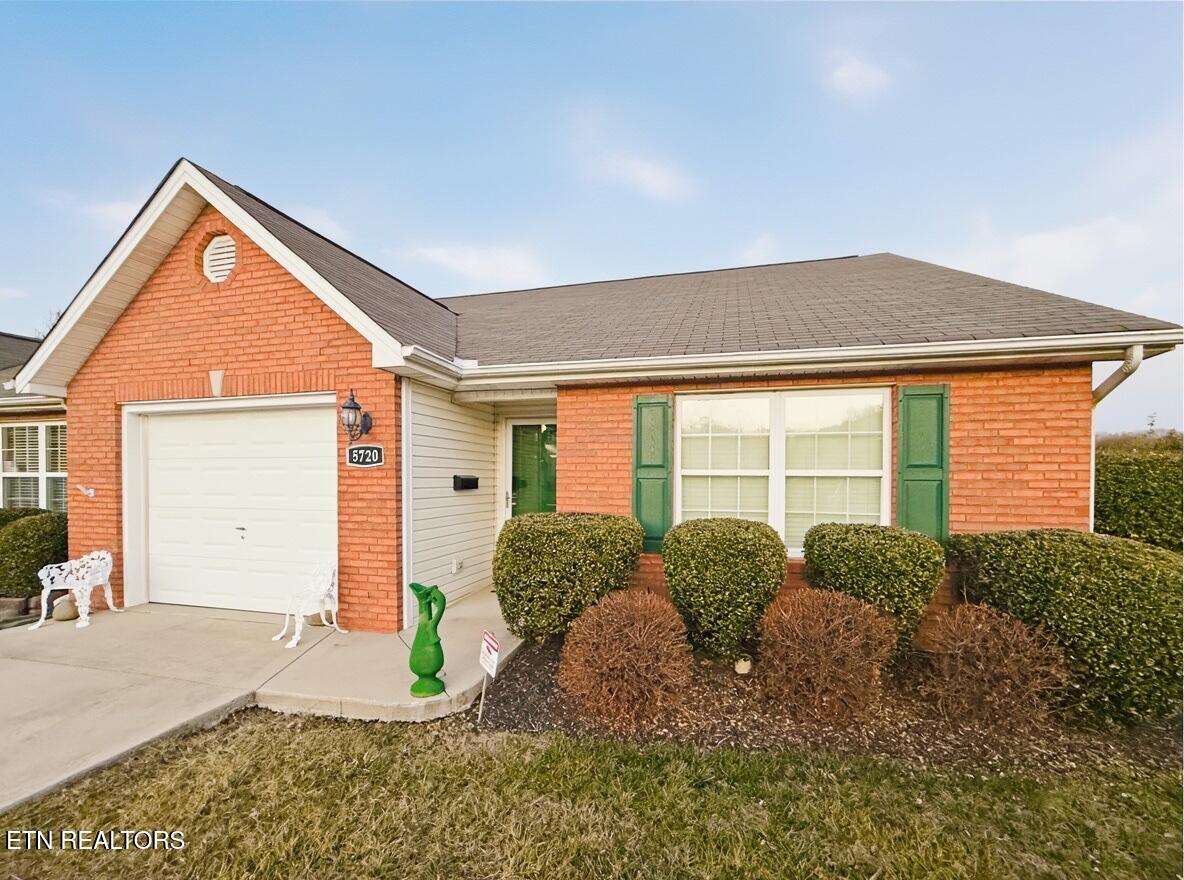 5720 Reece Way Knoxville, TN 37918 - Photo 1 of 25 5720 Reece Way-009