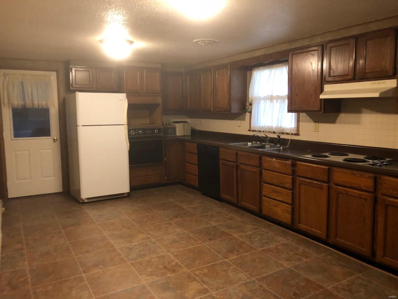 216 West Wilson Street Fillmore, IL 62032 - Photo 5 of 16 Gallery Image 5