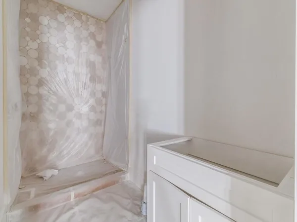 a view of empty room with window