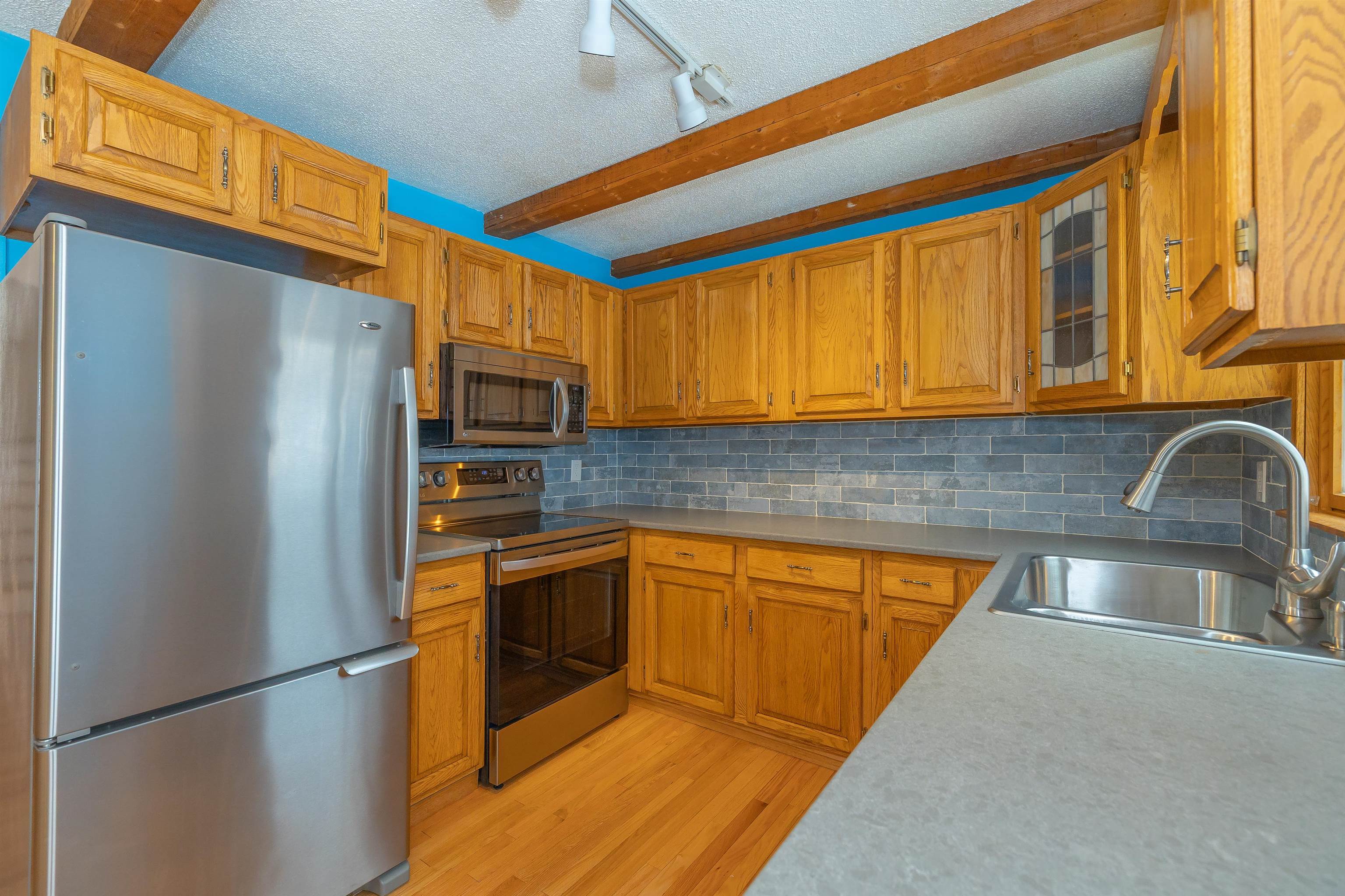 4 B Pine Isle Drive, Unit B Derry, NH 03038 - Photo 11 of 40