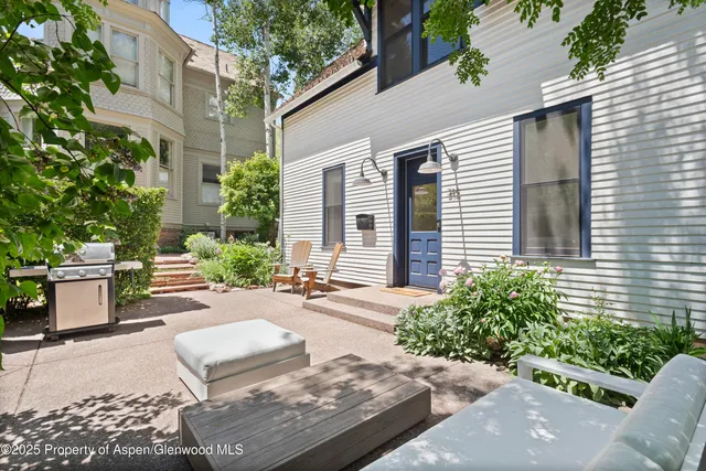 a wooden bench sitting in front of a house