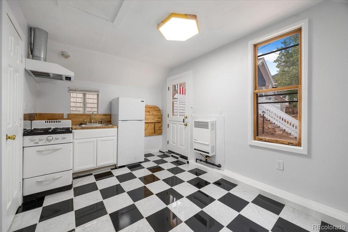 125 Ruxton Avenue, Unit R Manitou Springs, CO 80829 - Photo 4 of 41