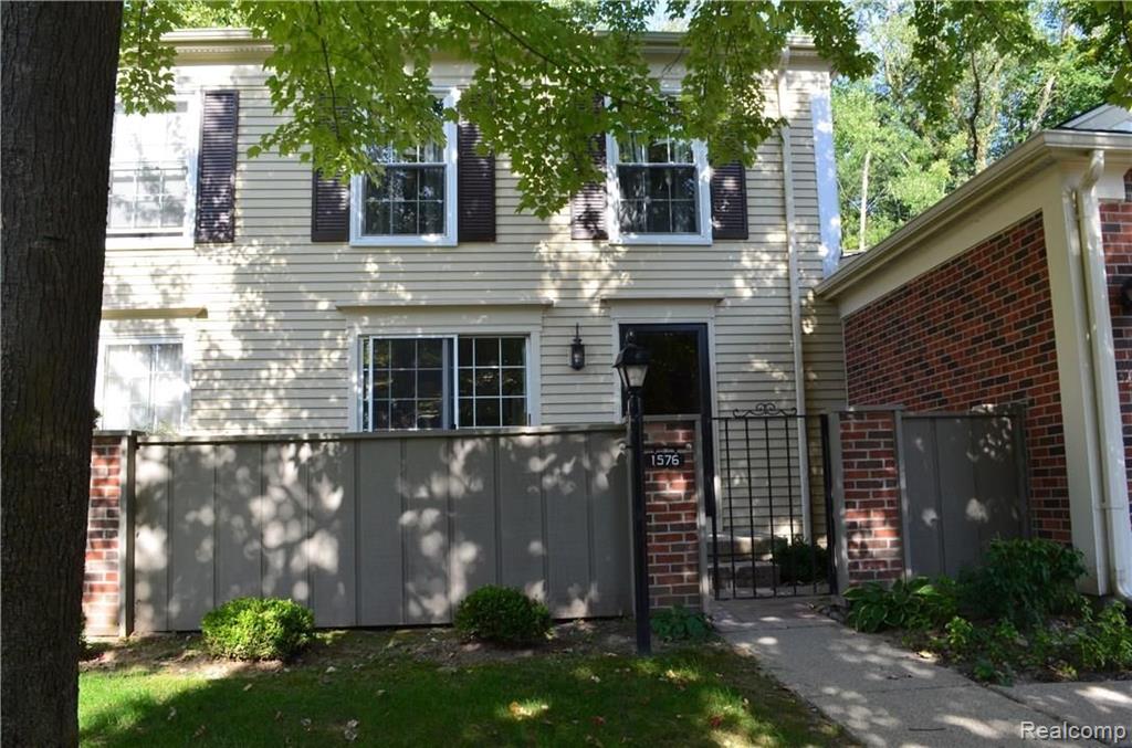 1576 Gas Light Lane Rochester Hills, MI 48306 - Photo 3 of 49