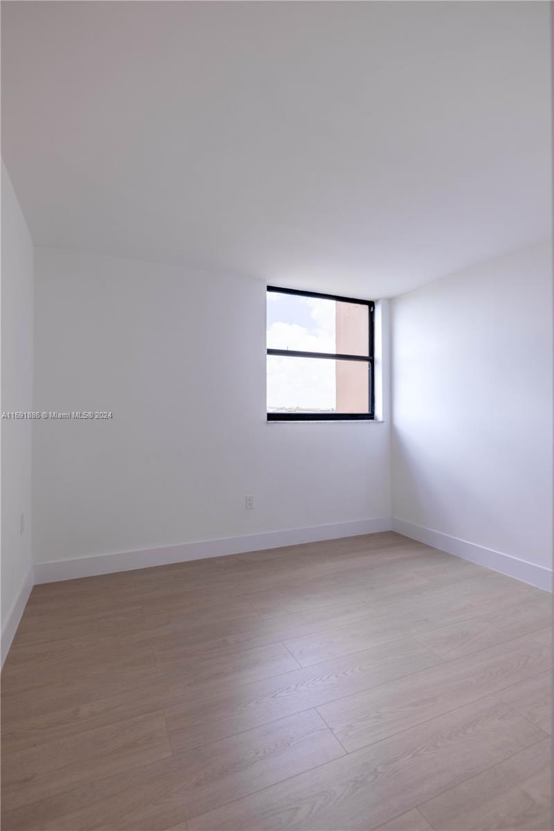 9400 West Flagler Street, Unit 413 Miami, FL 33174 - Photo 13 of 17 an empty room with a window