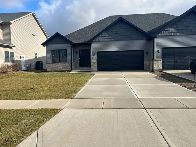 $395,000 | 1185 Farmstone Drive, Diamond, IL 60416