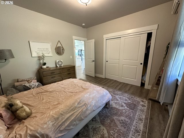 946 South Calapooia Street Sutherlin, OR 97479 - Photo 14 of 31 a bedroom with a bed and wooden floor