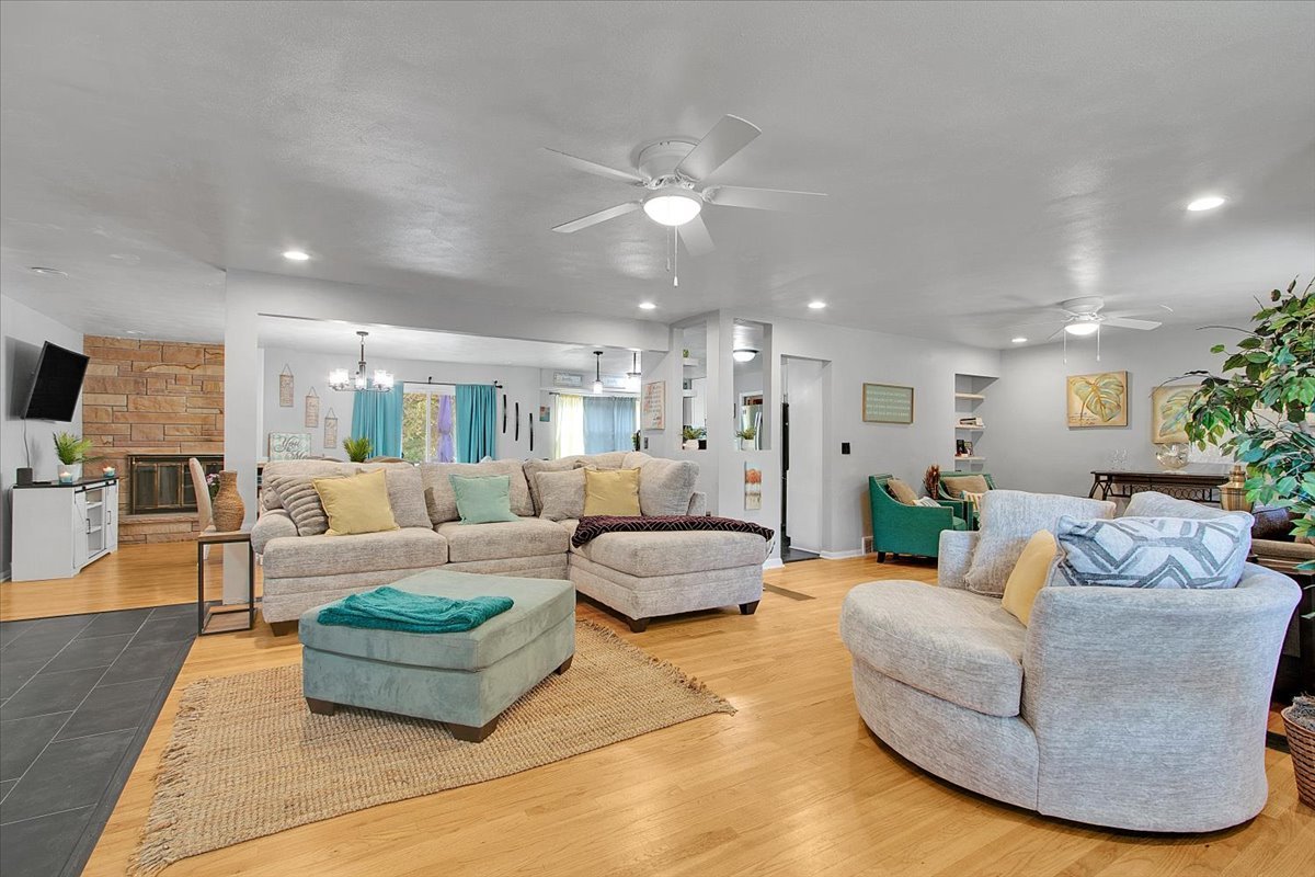 1708 Montague Road Rockford, IL 61102 - Photo 7 of 39 a living room with furniture and kitchen view