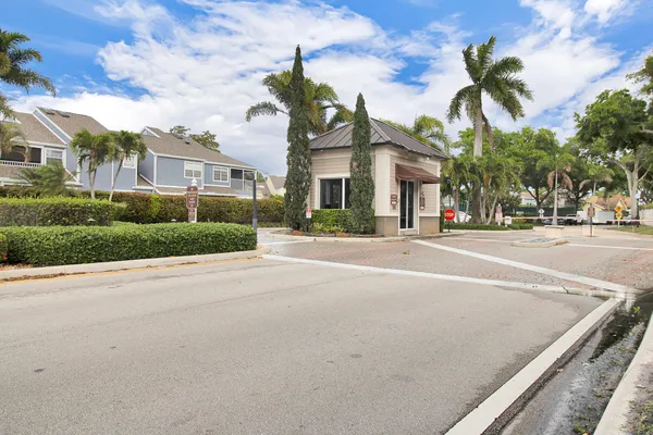 $466,500 | 5272 Buckhead Circle, Unit 1010, Boca Raton, FL 33431