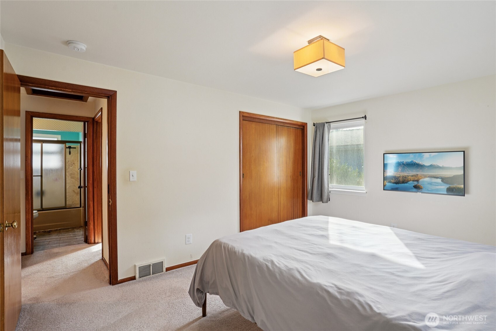 6628 Flora Avenue South Seattle, WA 98108 - Photo 13 of 32 a bedroom with a bed and a painting on the wall