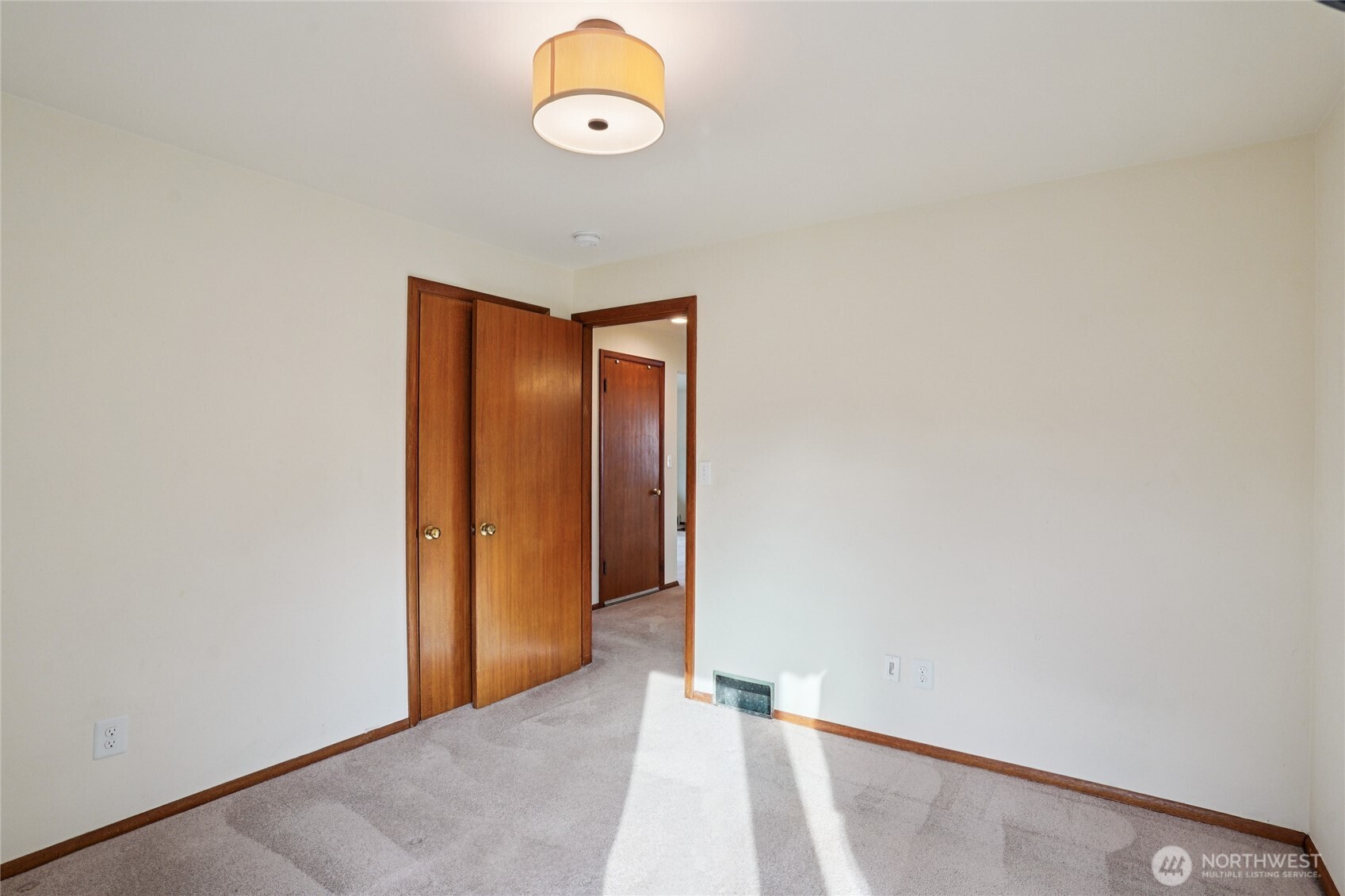 6628 Flora Avenue South Seattle, WA 98108 - Photo 15 of 32 a view of an empty room