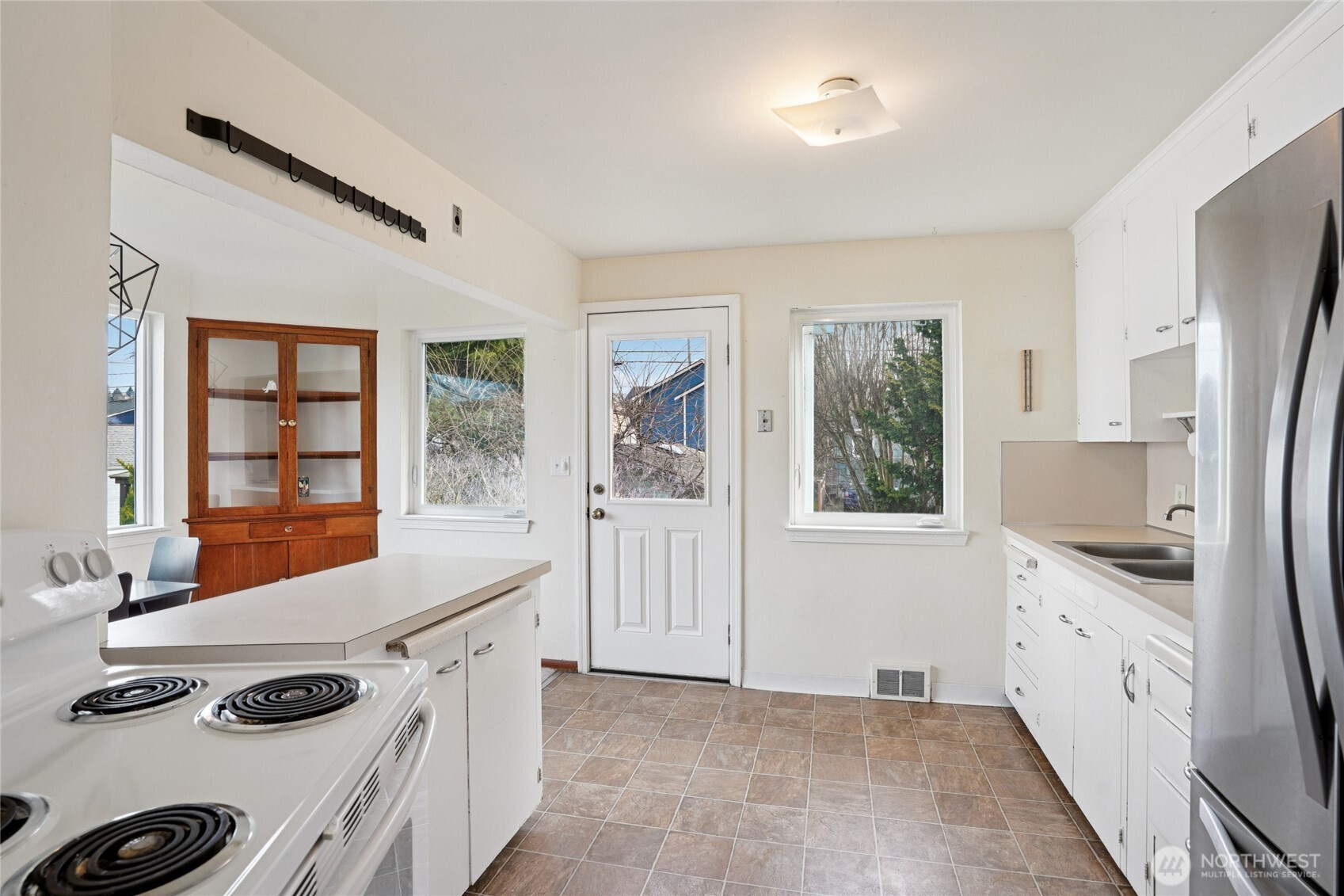 6628 Flora Avenue South Seattle, WA 98108 - Photo 8 of 32 a kitchen with a sink stove and refrigerator