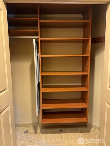 $4,999 | 16121 Northup Way, Bellevue, WA 98008