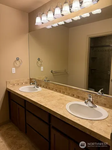 $4,999 | 16121 Northup Way, Bellevue, WA 98008