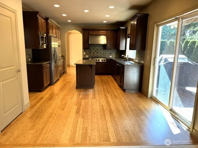 $4,999 | 16121 Northup Way, Bellevue, WA 98008