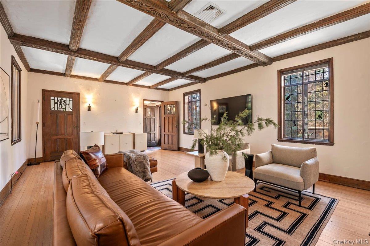 12 Hampton Road Port Washington, NY 11050 - Photo 6 of 36 Gallery Image 6