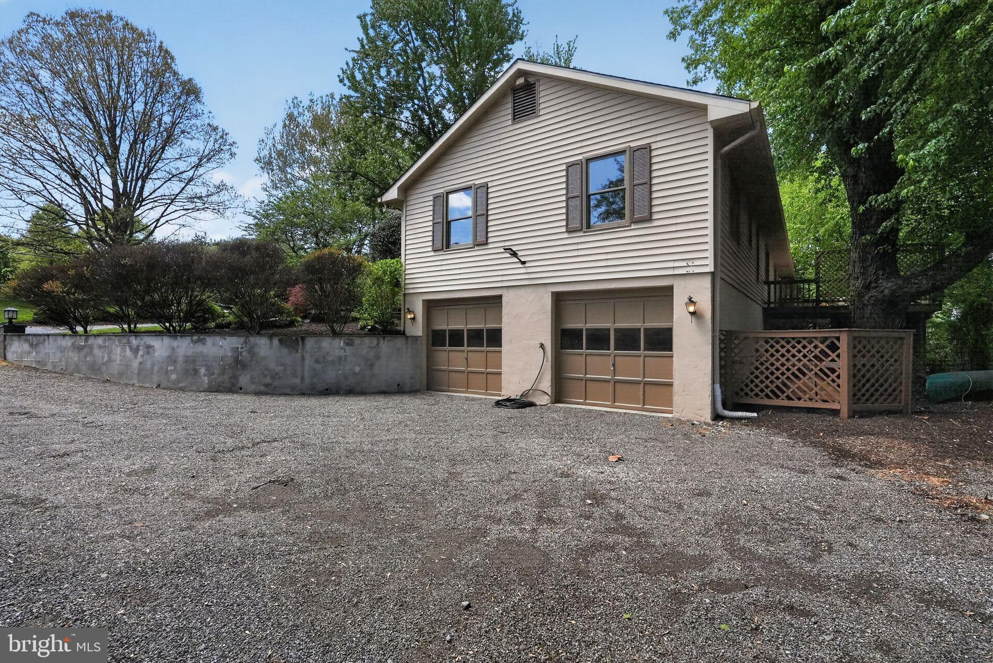 13821 Esworthy Road Darnestown, MD 20874 - Photo 52 of 98 Side-entry garage