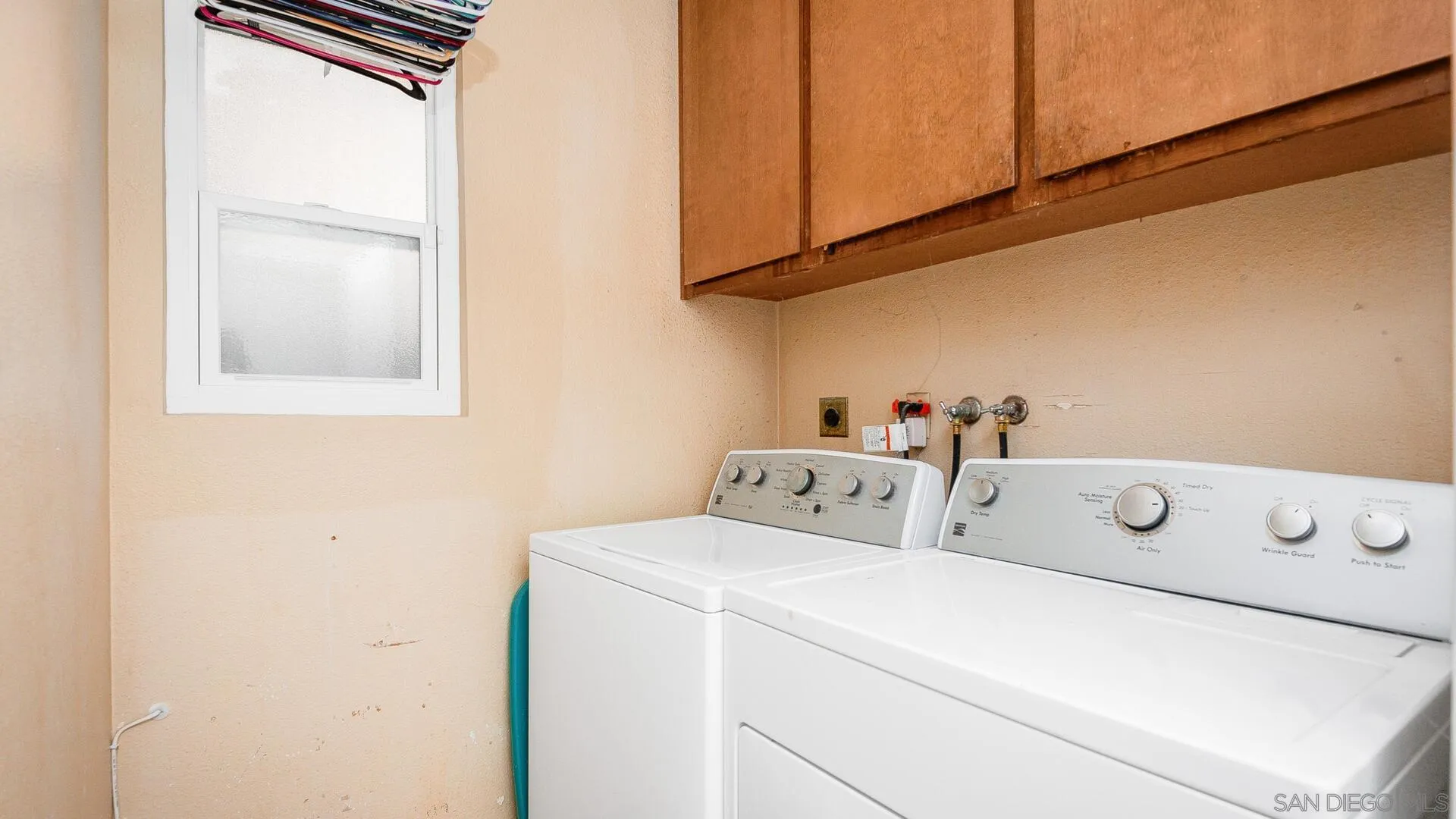 9648 Ramsgate Way Santee, CA 92071 - Photo 28 of 42 a utility room with dryer and washer