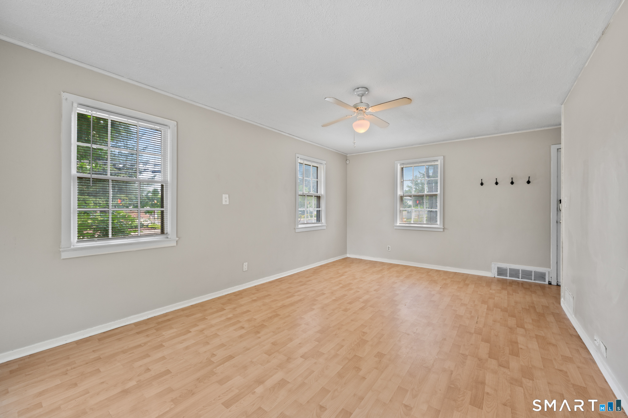 4 Waddell Road Manchester, CT 06040 - Photo 10 of 32