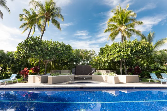 a view of a house outdoor space and sitting space