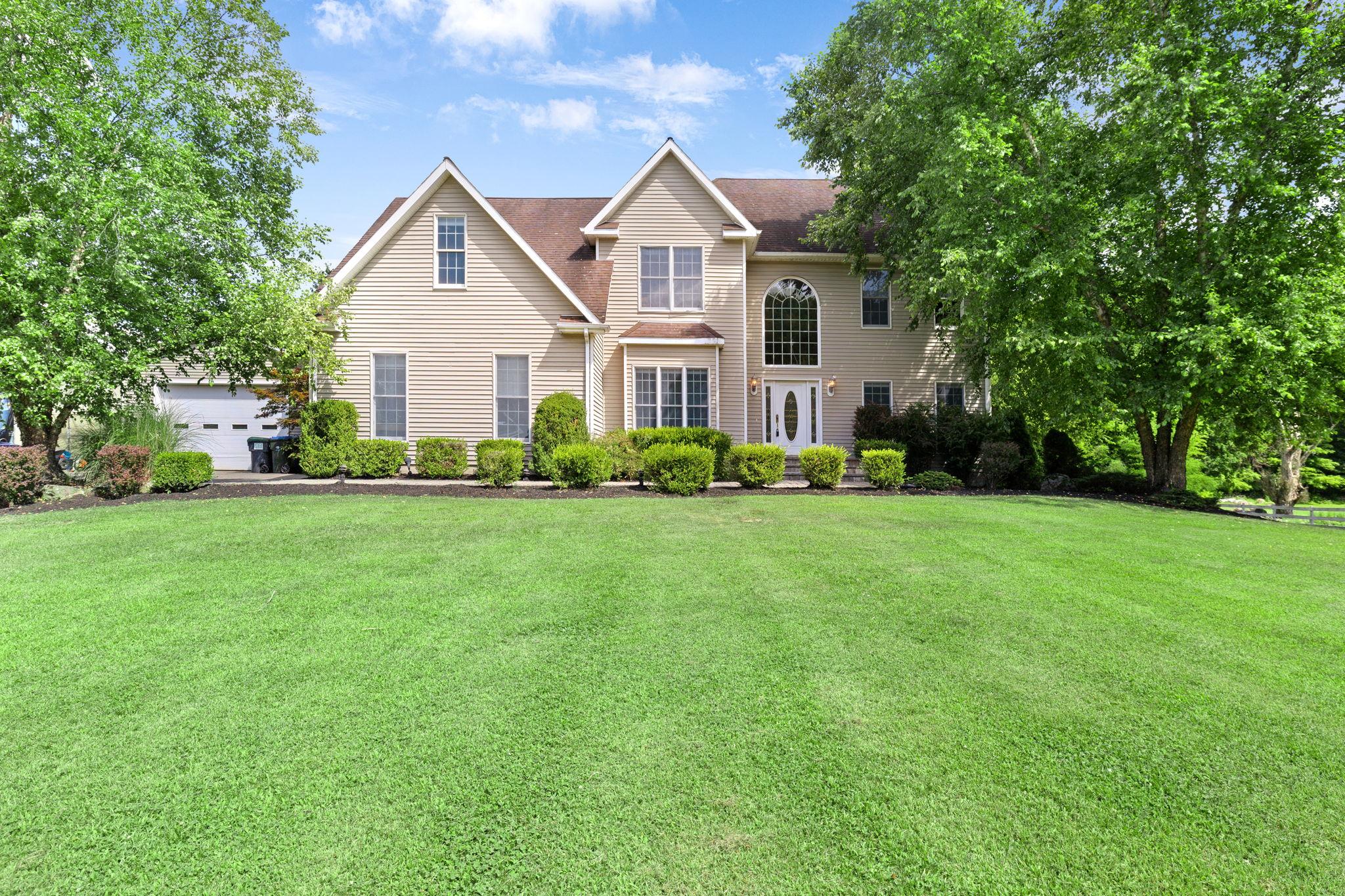 284 Bull Mill Road Chester, NY 10918 - Photo 1 of 1 Traditional-style house with a front lawn, a garage, and a shingled roof