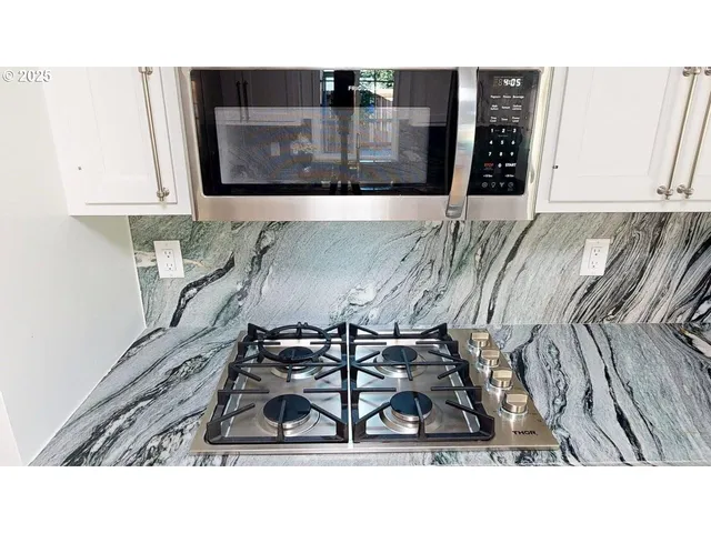 $725,000 | 970 Hassett Street, Brookings, OR 97415