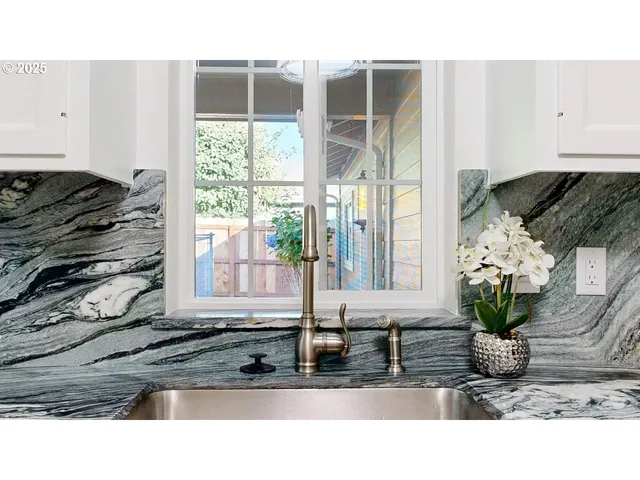 $725,000 | 970 Hassett Street, Brookings, OR 97415