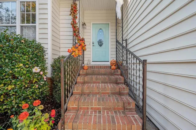 a view of a pathway of the house with wooden floor