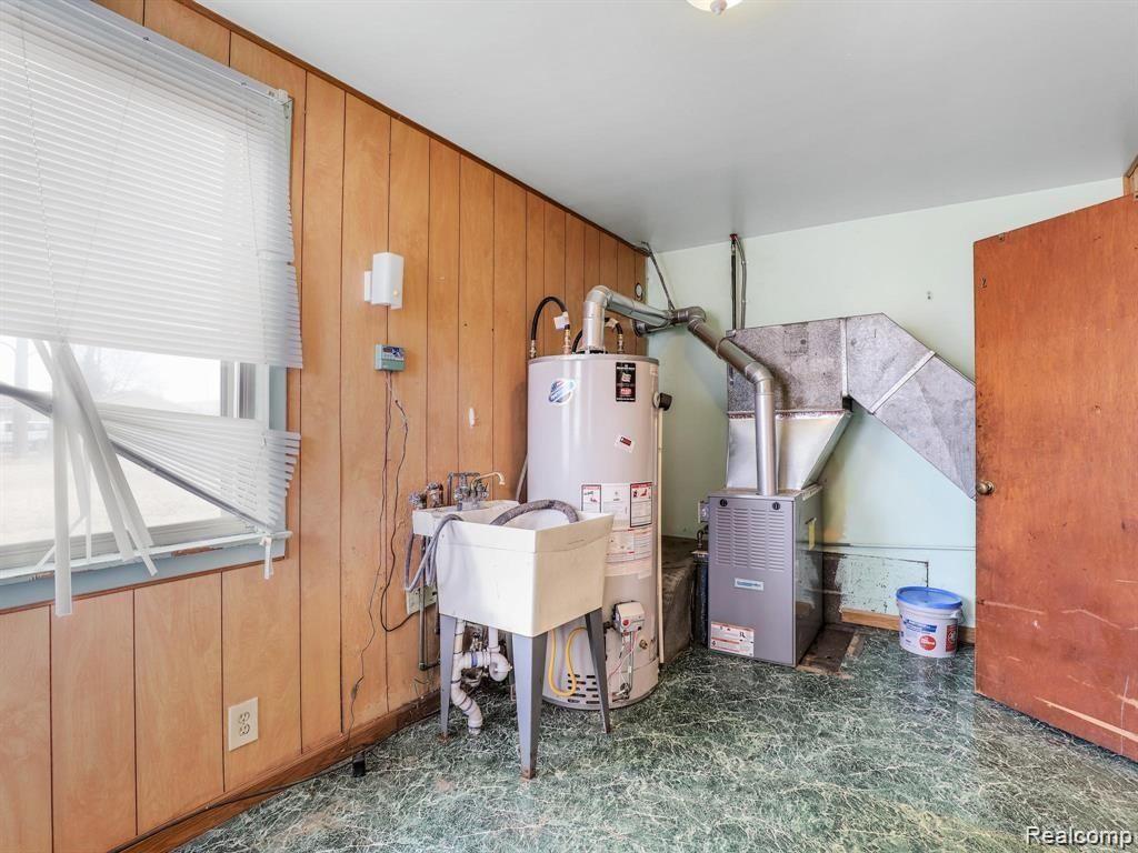 38540 Beverly Road Romulus, MI 48174 - Photo 20 of 27 Beverly Laundry 2.jpeg
