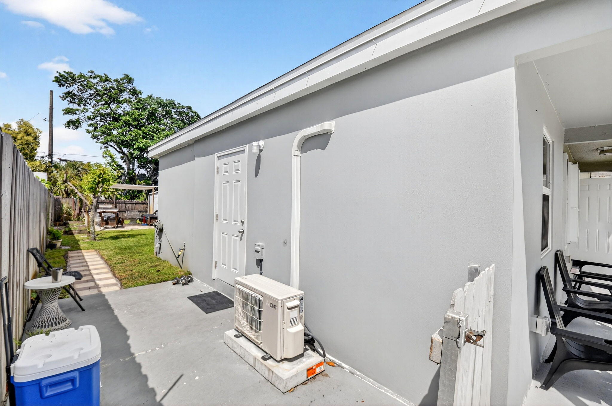 5721 Coconut Road West Palm Beach, FL 33413 - Photo 28 of 41 a front view of a house with garden