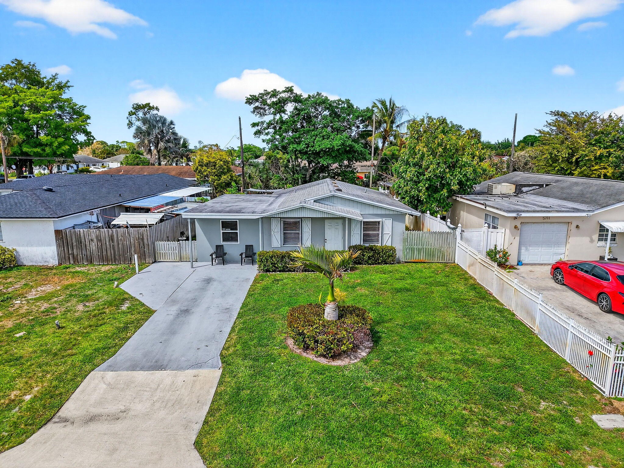 5721 Coconut Road West Palm Beach, FL 33413 - Photo 34 of 41 a front view of house with yard and green space