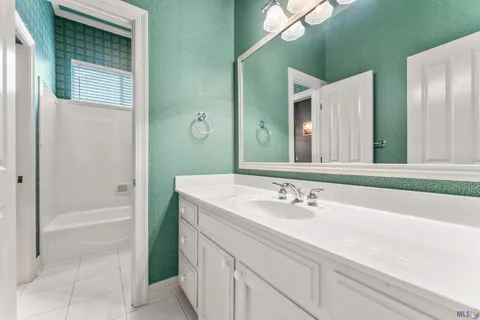 $599,900 | 11142 South Lakeside Oaks Avenue, Baton Rouge, LA 70810