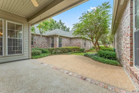 $599,900 | 11142 South Lakeside Oaks Avenue, Baton Rouge, LA 70810