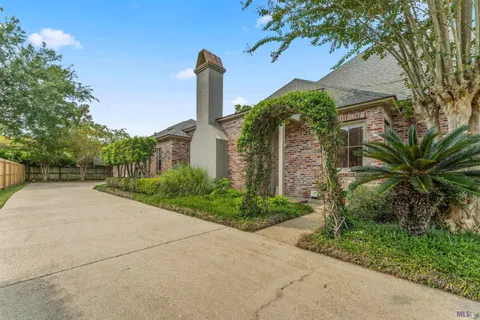 $599,900 | 11142 South Lakeside Oaks Avenue, Baton Rouge, LA 70810