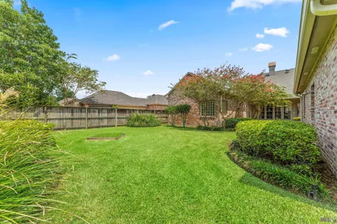 $599,900 | 11142 South Lakeside Oaks Avenue, Baton Rouge, LA 70810