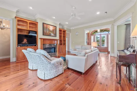 $599,900 | 11142 South Lakeside Oaks Avenue, Baton Rouge, LA 70810